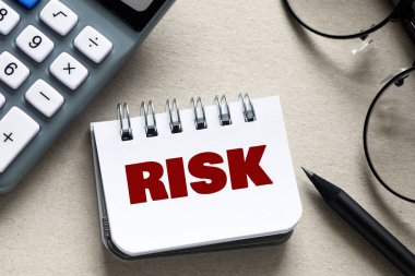 Risk değerlendirmesi, iş sonucunu kabul etme kararı belirsizlikle sonuçlanır.