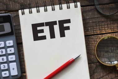 ETF hakkında araçları ve notları olan bir defter