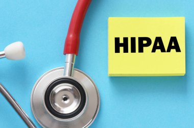 Sağlık Sigortası Taşınabilirliği ve Güvenilirlik Yasası steteskop ve tıbbi konsept ile masaya yatırıldı.