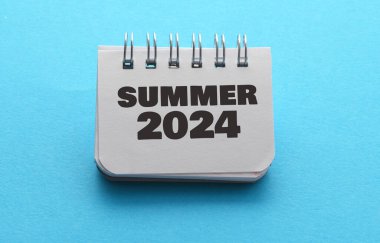 Yaz 2024 kelimesi bir not defterine yazıldı..