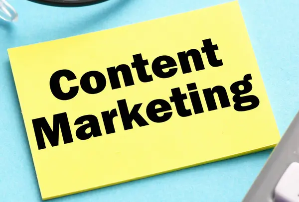 Content Marketing Kata Kata Pada Selembar Kertas Kecil Konsep Untuk Stok Gambar Bebas Royalti