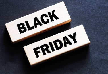 Kara Cuma. Mağazalarda terfi ve satış zamanı..