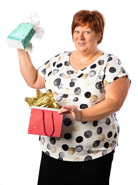 Vereinzeltes Porträt Einer Fünfzigjährigen Frau Mit Zwei Geschenktüten — Stockfoto
