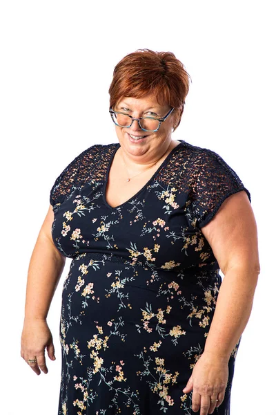 Pięćdziesięcioletnia Kobieta Nadwagą Patrząc Przez Okulary Odizolowanym Białym Tle — Zdjęcie stockowe