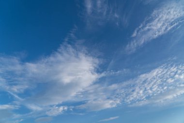 Bulgaristan yukarıda gökyüzünde dramatik bulutlar