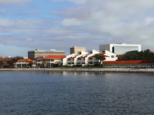 在佛罗里达州彭萨科拉的皇家港口和商业区商业区的景色 — 图库照片