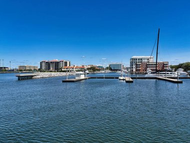 Tekne rıhtımı sakin Pensacola Körfezi 'nde şehrin canlı liman yaşamına bir göz atma imkanı sunuyor..