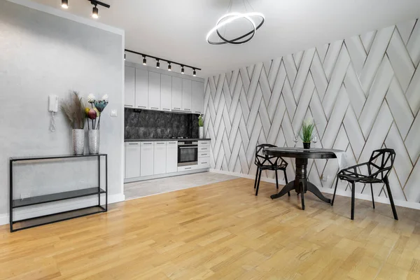 Desain Interior Modern Dapur Kecil Kosong Dalam Penyelesaian Abu Abu — Stok Foto