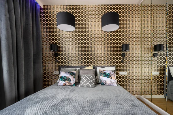 モダンなインテリアデザイン 金仕上げの寝室 — ストック写真