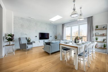 Modern iç tasarım - apartmanda oturma odası