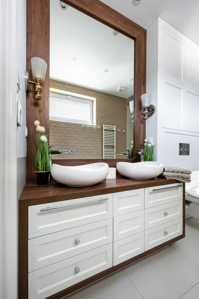 Moderna Pequena Casa Banho Elegante Apartamento Com Acabamento Madeira — Fotografia de Stock