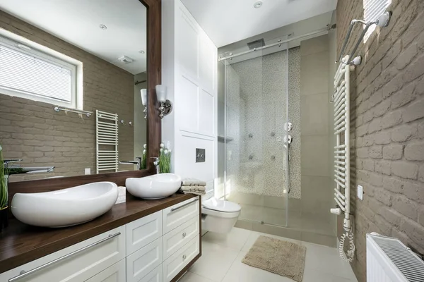 Moderna Pequena Casa Banho Elegante Apartamento Com Acabamento Madeira — Fotografia de Stock