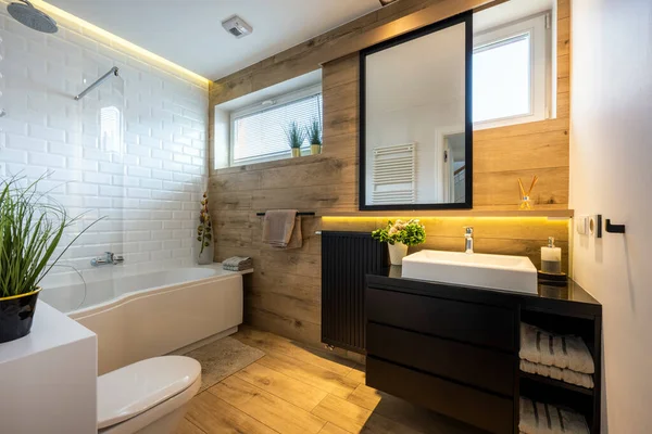 Moderno Piccolo Bagno Elegante Appartamento Bianco Finitura Legno — Foto Stock