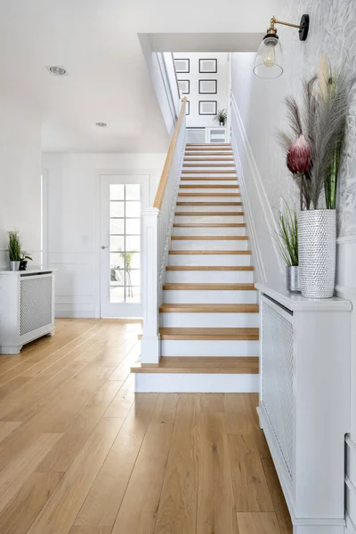 Modernes Interieur Treppen Holzverarbeitung — Stockfoto
