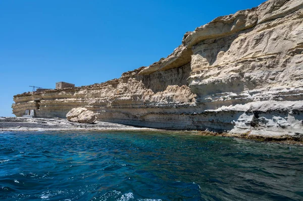 Skaliste Wybrzeże Pobliżu Śródziemnomorskiej Wioski Marsaxlokk Wyspa Malta — Zdjęcie stockowe