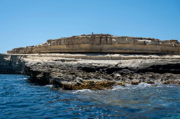 Costa Rochosa Perto Aldeia Mediterrânea Marsaxlokk Ilha Malta — Fotografia de Stock