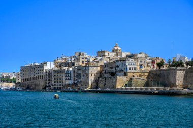 Valletta 'nın tipik ve ünlü silueti - Malta' nın başkenti