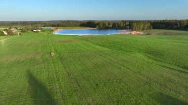 Warmia, Kuzey Polonya ve Avrupa 'daki küçük göl manzarası