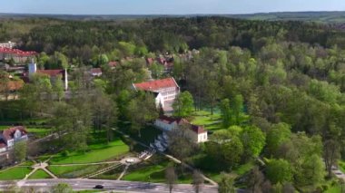 Lidzbark WarminskiKrasicki Orangery, Lidzbark 'ta bir barok-klasik bahçe pavyonu olan Lidzbark Krasicki Orangery, küçük bir tepede, ağaçların arka planında ve eski piskoposun bahçesinde bulunan bir barok-klasik bahçe pavyonudur..