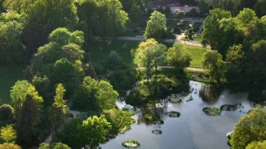 Varşova 'daki Skaryszewski parkının en iyi hava aracı görüntüsü
