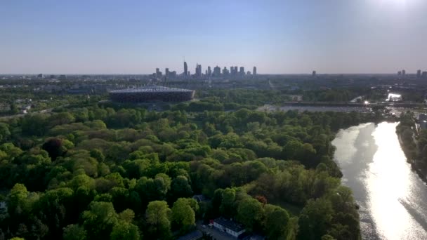 Günbatımında Varşova Şehrinin Hava Manzarası Skaryszewski Parkından Görüntü — Stok video