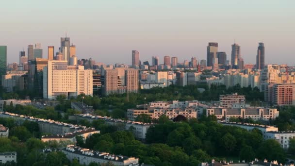 Luchtfoto Drone Panorama Van Warschau Stad Bij Zonsondergang Uitzicht Vanuit — Stockvideo