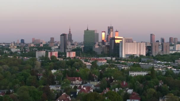 Panorama Aéreo Aviones Tripulados Varsovia Durante Atardecer Vista Desde Distrito — Vídeos de Stock