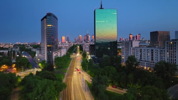Günbatımında Varşova Şehir Merkezinin Hava Görüntüsü — Stok video