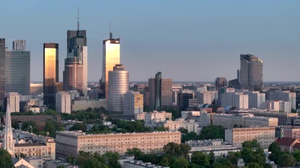 Panorama Aéreo Aviones Tripulados Varsovia Durante Atardecer Vista Desde Distrito — Vídeo de stock