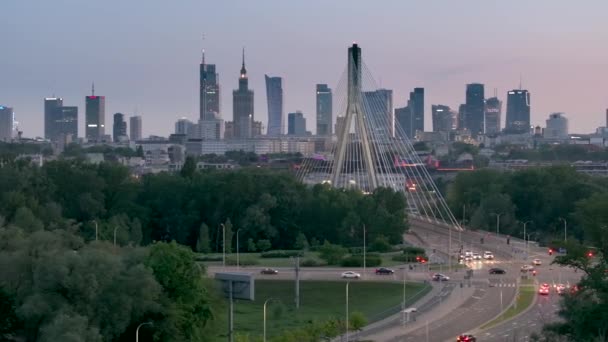 Günbatımında Swietokrzyski Köprüsü Üzerinde Polonya Nın Başkenti Olan Varşova Şehrinin — Stok video