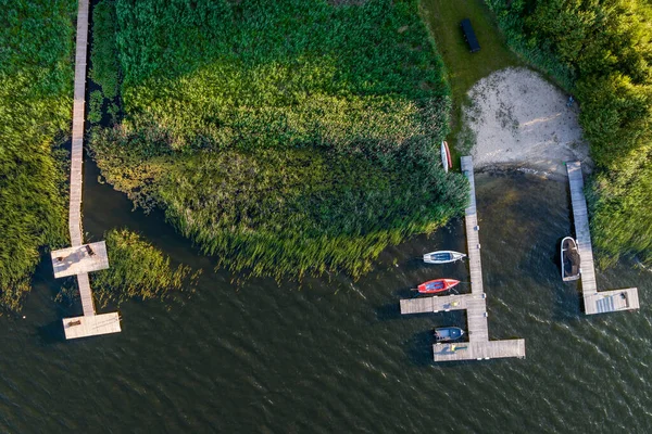 Polonya Nın Batısındaki Gölün Üzerindeki Yaya Köprüsü Yukarıdan Görüldü — Stok fotoğraf
