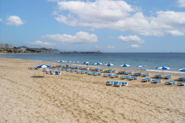 La Vila Joiosa sahil şeridi. İspanya 'nın başkenti Costa Blanca' da Alicante yakınlarında küçük bir sahil kasabası..