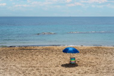 La Vila Joiosa sahil şeridi. İspanya 'nın başkenti Costa Blanca' da Alicante yakınlarında küçük bir sahil kasabası..