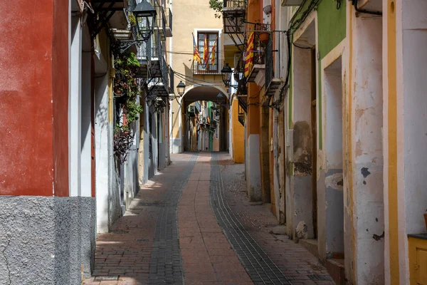 维拉乔罗萨街 有多彩的房子 Villajoyosa是西班牙埃利坎特省的一个沿海城镇 位于地中海畔的瓦伦西亚社区 — 图库照片