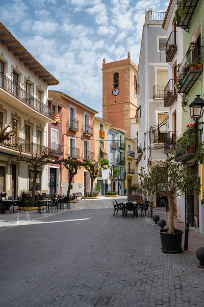 维拉乔罗萨街 有多彩的房子 Villajoyosa是西班牙埃利坎特省的一个沿海城镇 位于地中海畔的瓦伦西亚社区 — 图库照片