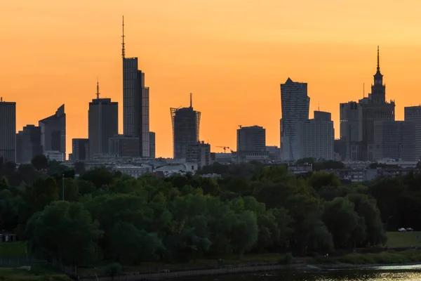 Warszawas Stadspanorama Över Floden Vistula Solnedgången — Stockfoto
