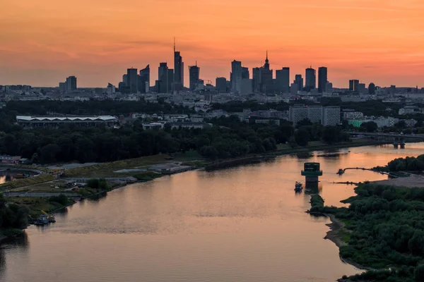 Varšavské Panorama Města Nad Řekou Vislou Při Západu Slunce — Stock fotografie