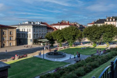 PRZEMYSL, POLAND - 12 AĞUSTOS 2023: Polonya 'nın güneyindeki küçük tarihi şehrin eski kasaba alanı. Przemysl, Birinci Polonya Cumhuriyeti 'nin kraliyet şehri ve Rutenya Voyvoda eyaletinin bir parçası olan Przemysl ülkesinin başkentidir..