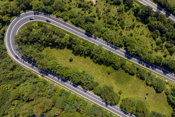 Намотанная Дорога Юге Польши Видна Сверху — стоковое фото