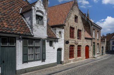 Belçika 'nın Batı Flanders eyaletinin tarihi Bruges (Bruges) merkezi manzarası. Bruges şehir manzarası. Bruges 'ün mimarisi ve simgesi