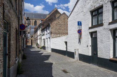 Belçika 'nın Batı Flanders eyaletinin tarihi Bruges (Bruges) merkezi manzarası. Bruges şehir manzarası. Bruges 'ün mimarisi ve simgesi