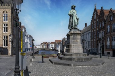 Belçika 'nın Batı Flanders eyaletinin tarihi Bruges (Bruges) merkezi manzarası. Bruges şehir manzarası. Bruges 'ün mimarisi ve simgesi
