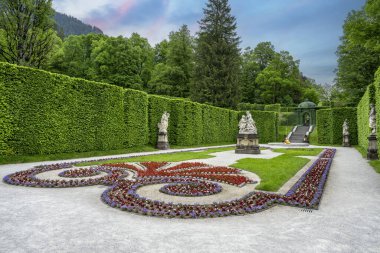 Schloss Linderhof Sarayı, Bavyera, Almanya ve Avrupa 'nın güneybatısındaki Ettal köyüne yakındır.