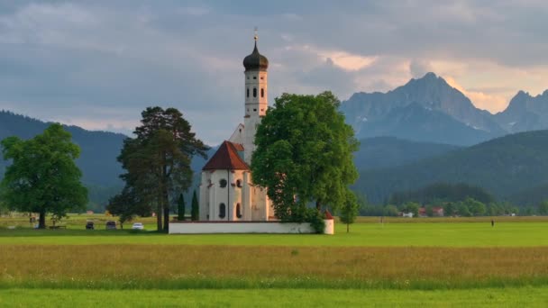Neuschwanstein Şatosu Yakınlarındaki Saint Coloman Kilisesi Nin Insansız Hava Aracı — Stok video