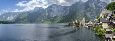 Hallstatt eski kasaba ve Hallstatter Yukarı Avusturya 'da göl. Hallstatt, Avusturya 'da Salzkammergut bölgesinde bir köydür..