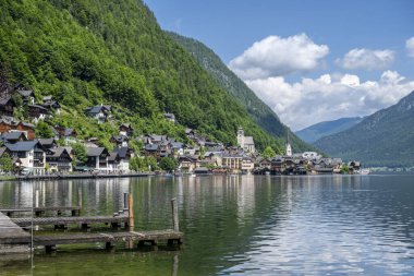 Hallstatt eski kasaba ve Hallstatter Yukarı Avusturya 'da göl. Hallstatt, Avusturya 'da Salzkammergut bölgesinde bir köydür..