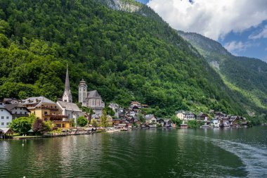 Hallstatt eski kasaba ve Hallstatter Yukarı Avusturya 'da göl. Hallstatt, Avusturya 'da Salzkammergut bölgesinde bir köydür..