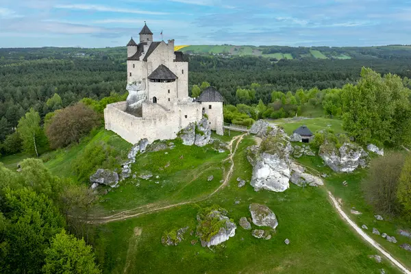 Bobolice城堡 位于Jura Krakowsko Czestochowska的一座城堡的废墟 这座城堡建在所谓的鹰巢中 建在Myszkow区Silesian Voivodeship的Bobolice村 图库图片