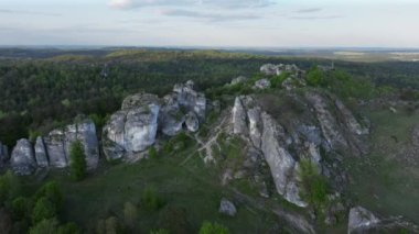 Polonya 'nın Krakow Czestochowa tepesindeki Zborow Dağı.