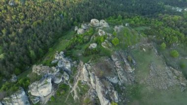 Polonya 'nın Krakow Czestochowa tepesindeki Zborow Dağı.